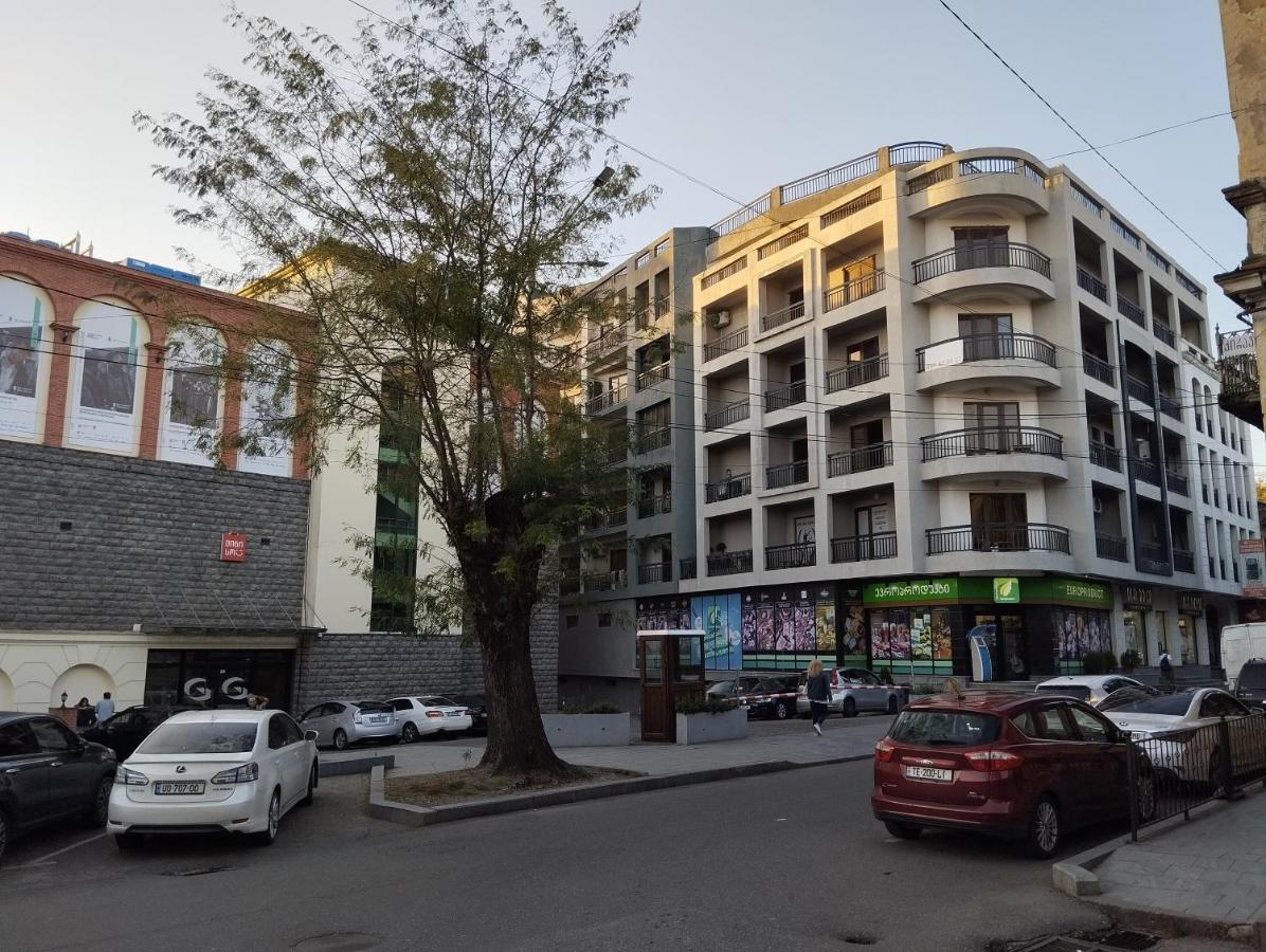 House Number 1 In Kutaisi Apartamento Exterior foto